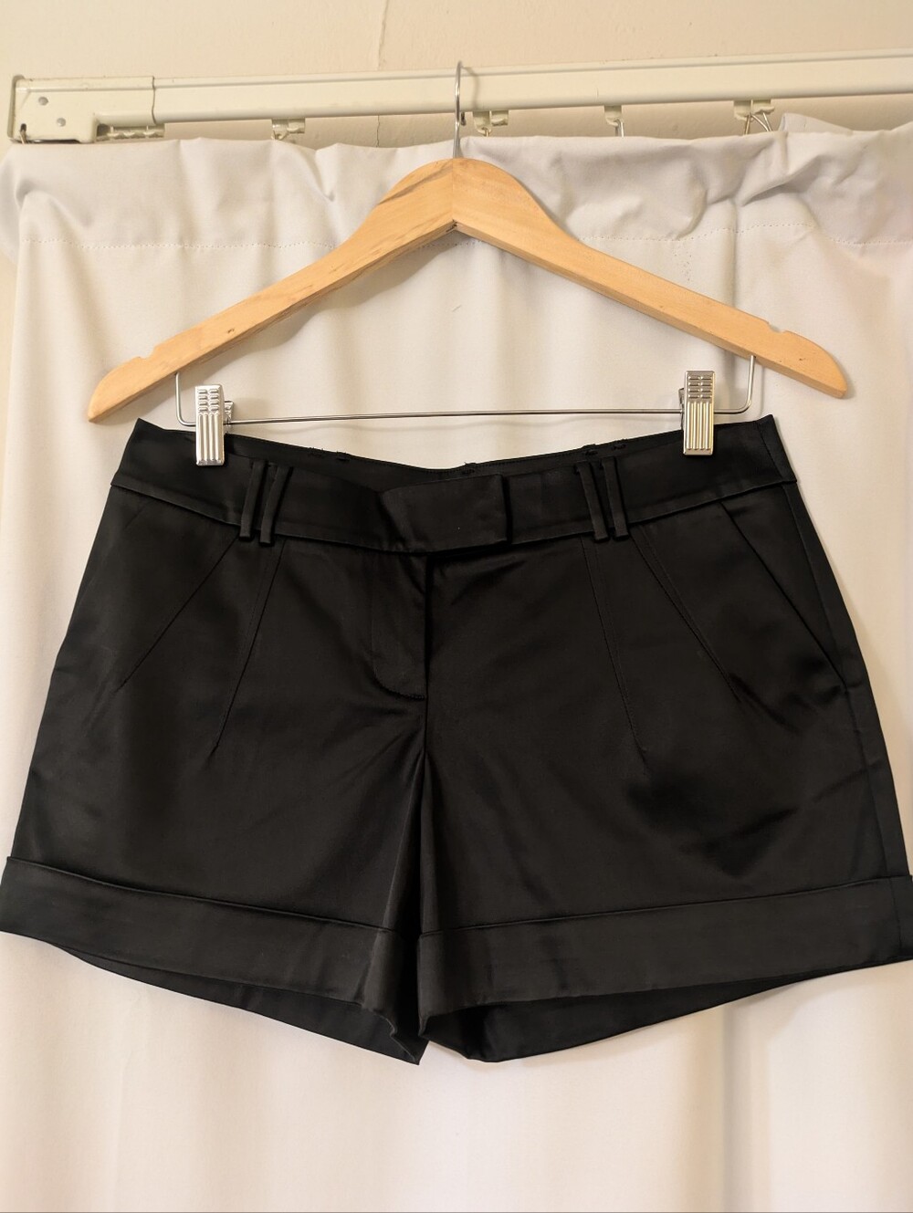 Guess By Marciano Women's Black Satin Tailored Cuffed Shorts size 6